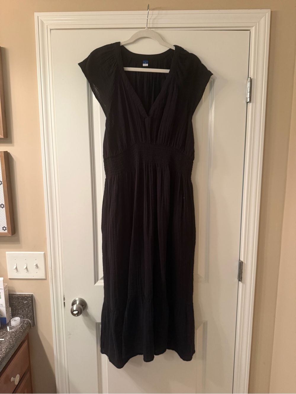 Old Navy Women’s Black V-Neck Maxi Gauzey Dress